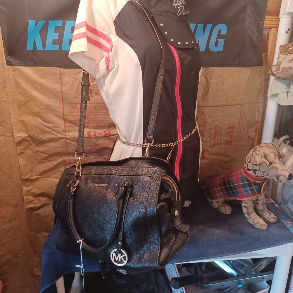 Michael kors satchel - Picture 8 of 9